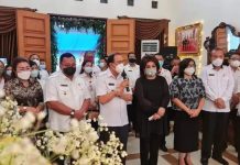 Bupati Dan Wakil Bupati Minahasa ROR-RD Berikan Penghormatan Terakhir.
