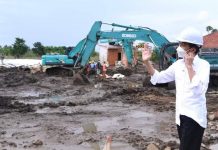 DITINJAU LANGSUNG TANGGUL CITARUM YANG JEBOL DI KABUPATEN BEKASI OLEH PRESIDEN JOKOWI.