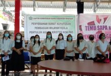 Kementerian Agama Serahkan SK Pada Penyuluh Agama Kristen Non PNS di Minahasa.
